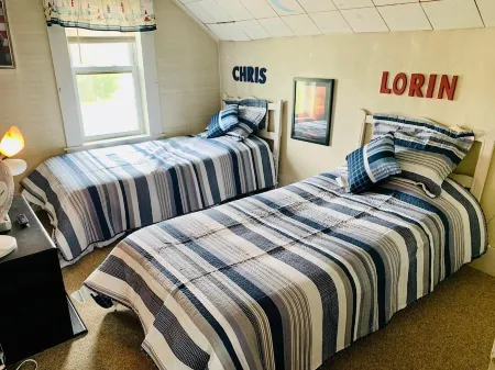 5br 1 Ba Cottage In The Heart Of St. Ignace