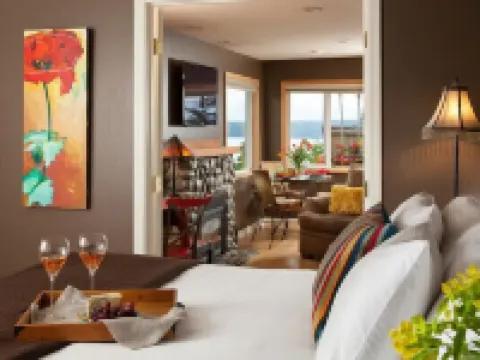 Cottage with Puget Sound, Mount Rainier, & Olympic Views Hotels in Burien