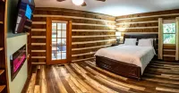 Serenity on Seven Acres - Luxurious Log Cabin