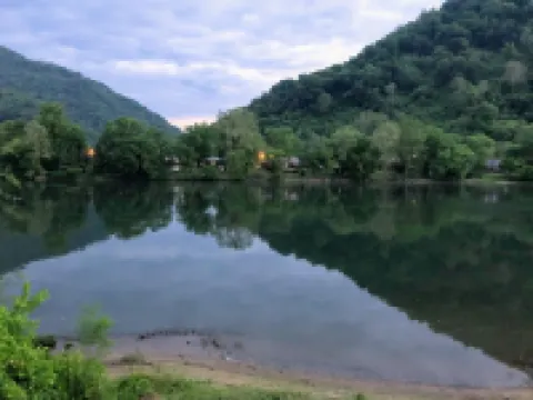 Travelers Rest slps 5 Riverview, near NRG, trails, fishing. NRG, Falls, & more.