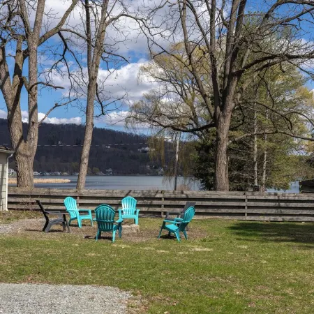 Spacious 4-bedroom vacation home steps to Keuka Lake