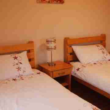 Wonderful Sea Views, Walks, Hiking, Beaches, Fishing, Family Friendly, WiFi Rooms