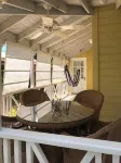 NO. 2 Porters Court, 4 mins away from the beautiful sandy beaches. Hotels in Porters