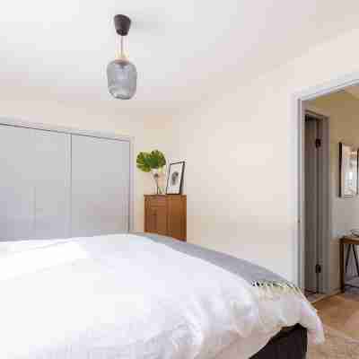 Cozy 2BR condo w/ valley views Rooms
