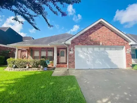 Beautiful house in esteemed cul-de-sac