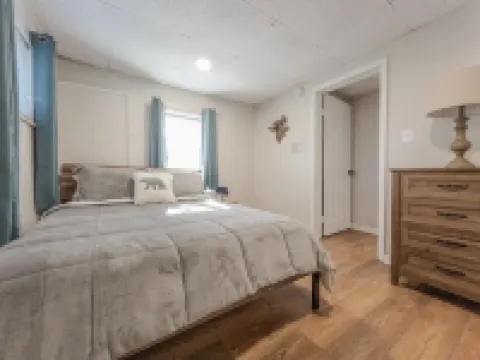 Game room, W/D, Full kitchen, Fire pit, Dog friendly, BBQ, steps to Deep Creek