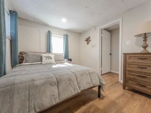 Game room, W/D, Full kitchen, Fire pit, Dog friendly, BBQ, steps to Deep Creek