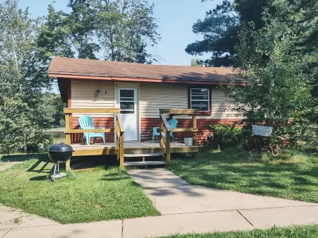 Twin Bay Resort Lakeside Cabin 1
