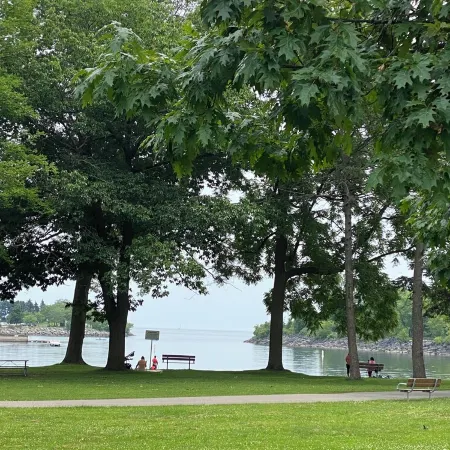 Executive / Family Home | 2 Br • Office • Parking • 10Mins to Toronto or Pearson
