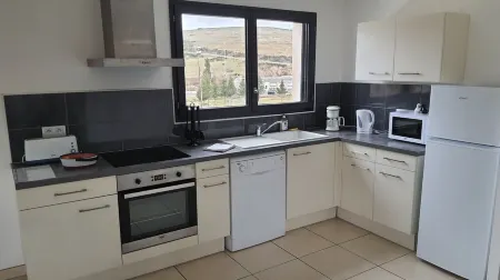 Comfortable apartment in the heart of Margeride Отели в г. Шатонёф-де-Рандон