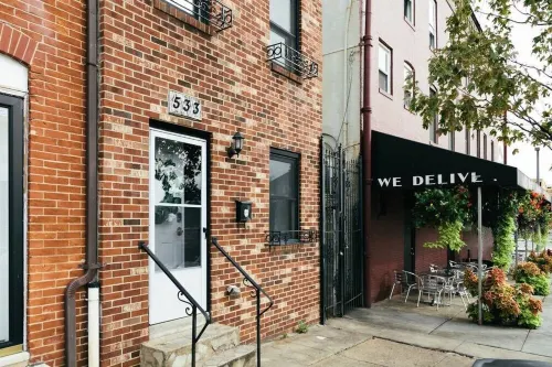 Balt-Amore!  Spacious 4 bedroom that sleeps 10 comfortably