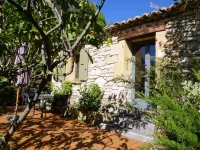 100% quiet in Uzès! pool 10X5m, 70m² with AC + private terrace, WIFI, big garden