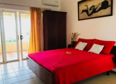 Villa Sécurisée dans un jardin calme avec piscine Hotels in Albion