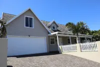 Stylish & Cozy House - 5min from the beach!