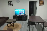 Cozy 1 Bedroom Non Smoking  with Double Bed -Close to Rutgers & Rwj Hospital Hotels in North Brunswick