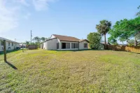Spacious Vacation Getaway on Canal close to Beach