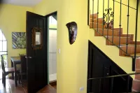 Paradise Found! Character filled close to beach, forest and amenities Hotels in Tarcoles