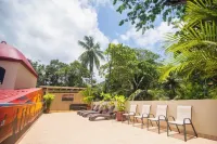 9 Bedroom Luxury Oceanfront Villa South End Of Jaco Beach.