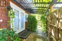 Centrally located private studio in Chemainus Hotels in Chemainus