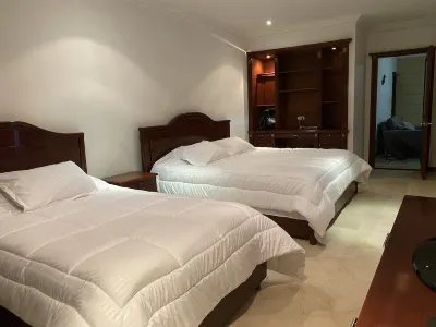 Beautiful big house, near restaurants, unicentro, jardín plaza and more. Hotels near Cerro Pico de Aguila