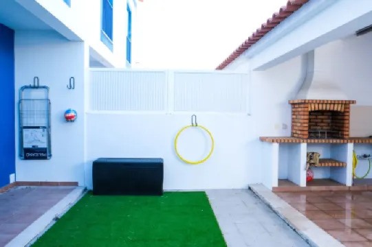 Beautiful 3 bedroom Villa in Torre Comporta 20 min walk from the beach. Hotels near Same Same