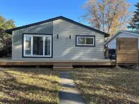 Newly renovated 2-bedroom house close to NAIT and downtown. Hotels near Londonderry Mall