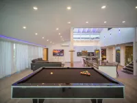 Plaza Achim Penthouse, 300m from Beach! فنادق في 