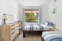 The Tranquil Coco Townhouse: 300 Meters from the Beach!