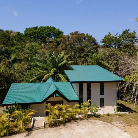 Casa Mamacita: Beautiful new home in peaceful jungle setting