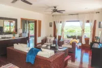 Oceanview 3-bedroom Atlantic Breeze Villa, Antigua & Barduda, Willikies AC, WiFi Hotels in Willikies