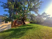 Tropical Suite with Garden near Beaches & Nature in Melbourne Post Commons附近的飯店
