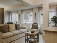 City rock: bright new 2bed/2bath downtown apartment Hoteles en La Roche-en-Ardenne