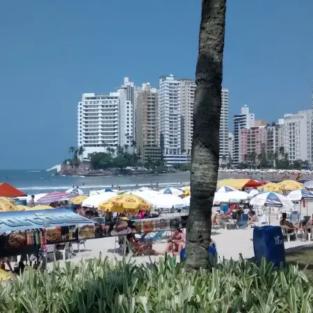 Beautiful Apartment. Asturias-Guarujá, with Balcony and Free Wi-Fi, 150 m from the Beach.
