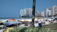 Beautiful Apartment. Asturias-Guarujá, with Balcony and Free Wi-Fi, 150 m from the Beach.