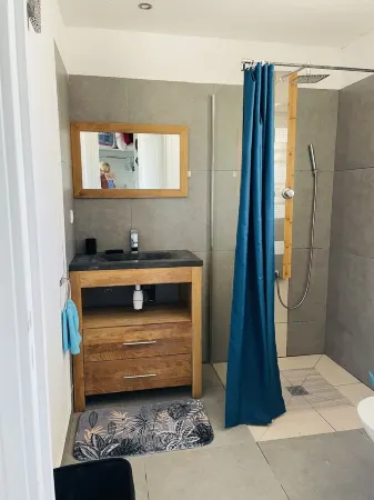 Small sugar bowl duplex with sea view