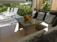 Comfortable villa, swimming pool, tropical garden, near beach st Anne, 8 pers Hotels in Sainte-Anne