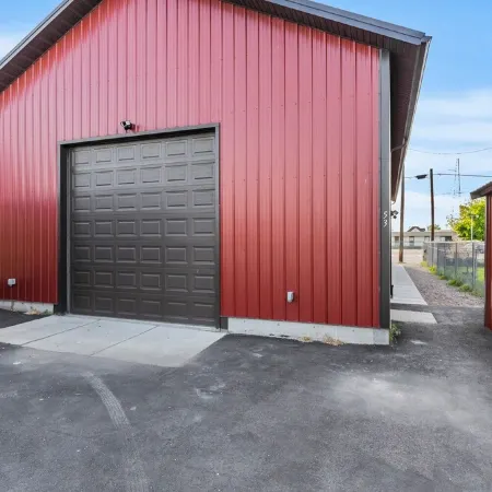 The Pit Stop - Car Themed Apartment in Blackfoot