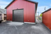 The Pit Stop - Car Themed Apartment in Blackfoot