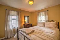 Cottage w/ Yard, Walk to Historic Attractions - Wifi