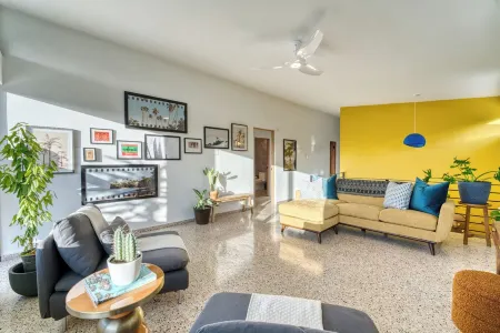 Purple Palace -Fully Renovated w/ Pool & Ocean View Отели в г. Ринкон