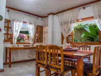 Hostal Macaw Hotels near Antonio Neumane Park
