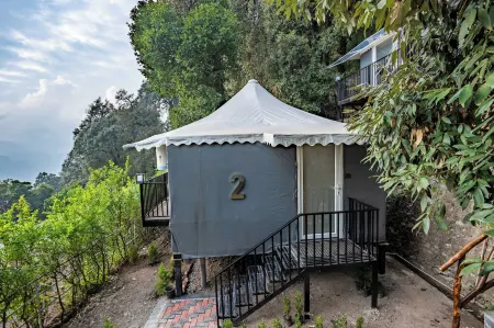 The Whispering Oaks Отели рядом с достопримечательностью «Найнитал көлү»