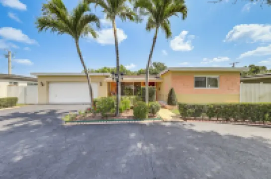 4 Mi to Hard Rock Stadium Miramar Home with BBQ!