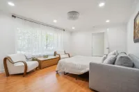 Spacious Mountain View Duplex In Prime Location 3 Bedroom Duplex