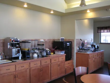 Trade Winds Motel Отели в г. Валентайн