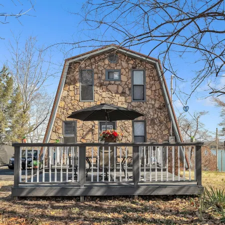 Beautiful Lakeview Chateau With Stunning Views 3 Bedroom Home Отели в г. Грэйнджер
