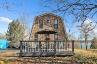 Beautiful Lakeview Chateau With Stunning Views 3 Bedroom Home