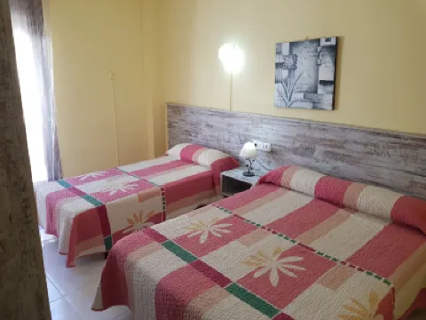 ホスタル ビルヘン デル ロシーオ プエンテ ビエッホ周辺のホテル