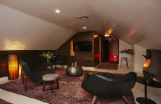 皇街旅館及皇家酒吧