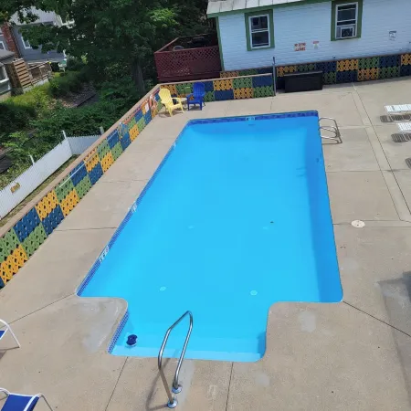 Weirs Beach Motel & Cottages
